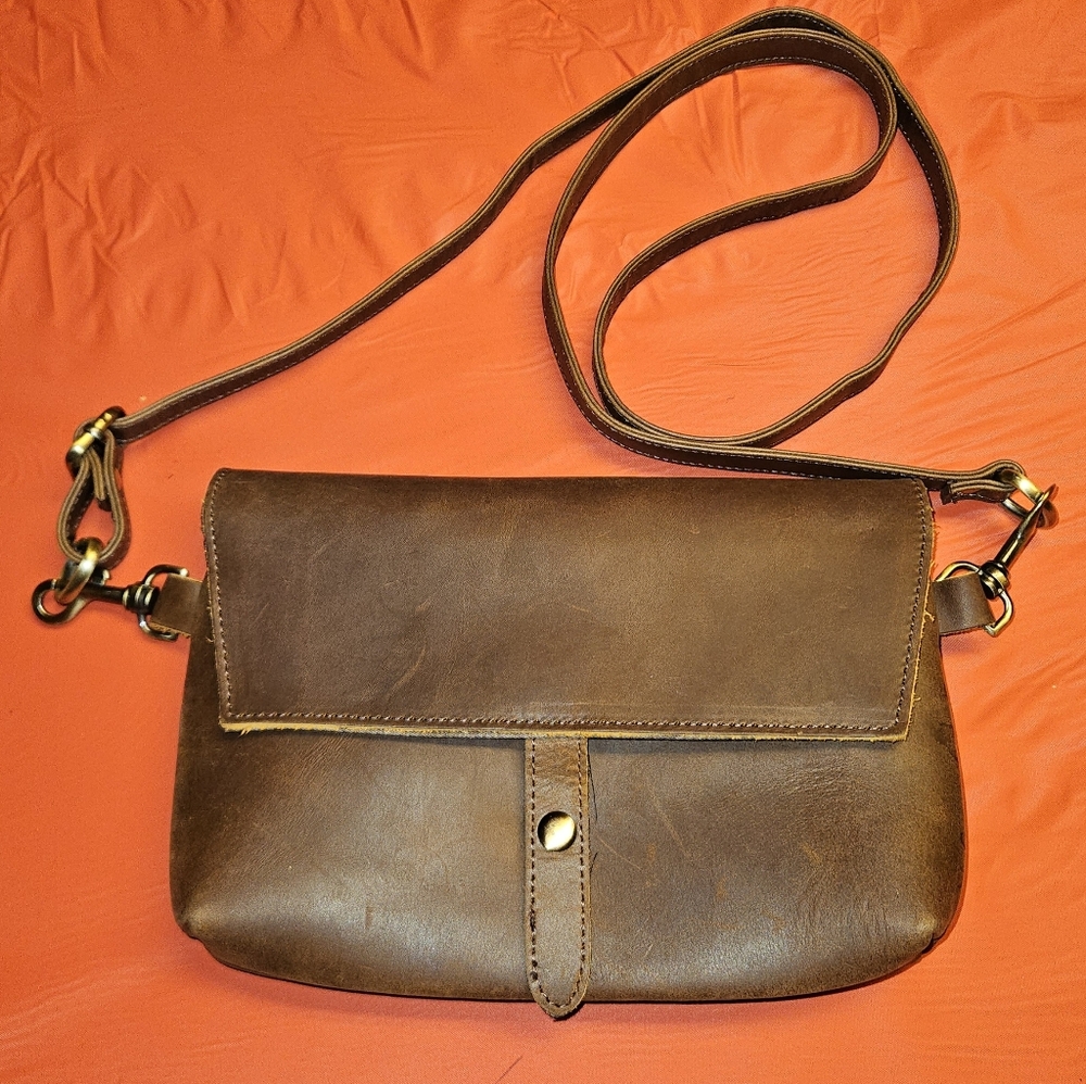 Cal-Wyn Brown Leather Crossbody Belt Bag with Adjustable Strap E.U.C
